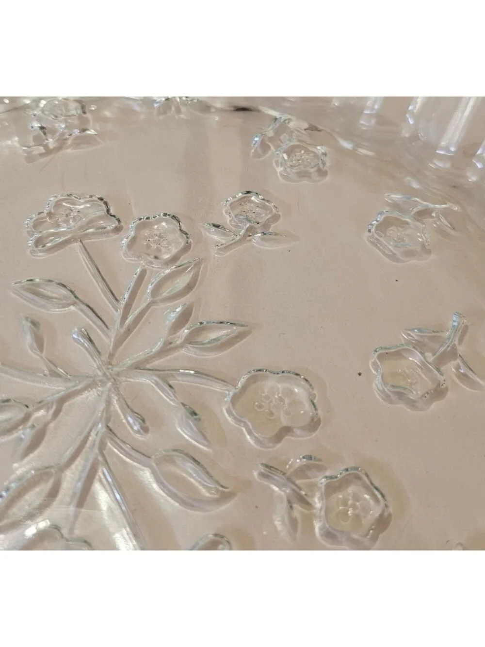Anchor Hocking Savannah Covered Casserole Dish 2qt glass raised relief floral - Picture 5 of 9